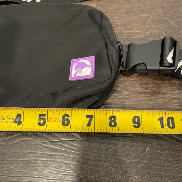Taco Bell Live Mas Logo Black Fanny Pack Waist Belt Bag Crossbody - Picture 5 of 6